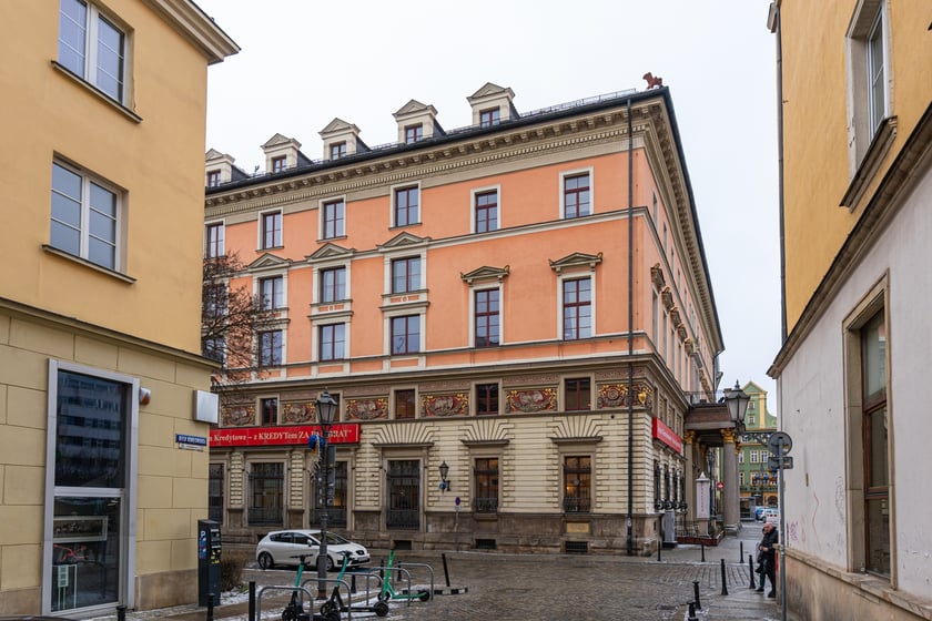 Budynek giełdy na placu Solnym